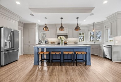 This beautiful Coastal New England / Nantucket-style home - photo 5