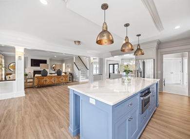 This beautiful Coastal New England / Nantucket-style home - photo 8