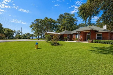 IT'S A LIFESTYLE!!! Nestled between two sought after communities - photo 3