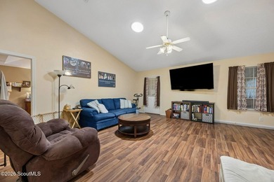Discover your dream home in the sought-after Plantation Oaks - photo 6
