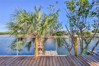 Waterfront paradise! This fully renovated 2-bedroom, 2-bath - photo 17