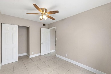 Turnkey Quadplex easy to show. The property has all impact - photo 19
