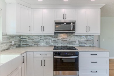 Waterfront paradise! This fully renovated 2-bedroom, 2-bath - photo 34
