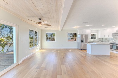 Waterfront paradise! This fully renovated 2-bedroom, 2-bath - photo 36