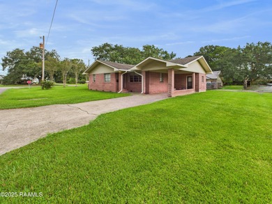 Vermilion River - Vermilion Parrish Home For Sale in Abbeville Louisiana
