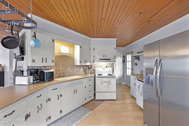 Welcome to this beautifully updated 3 bed, 2 bath home in a - photo 10