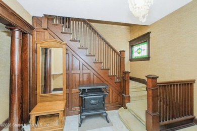 Location!,in the heart of Westerleigh, with old world charm - photo 3