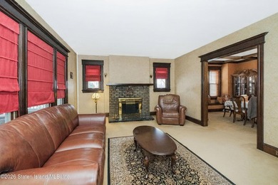 Location!,in the heart of Westerleigh, with old world charm - photo 4