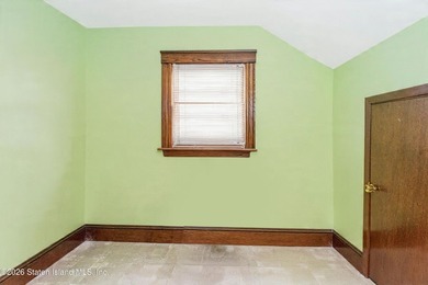 Location!,in the heart of Westerleigh, with old world charm - photo 9
