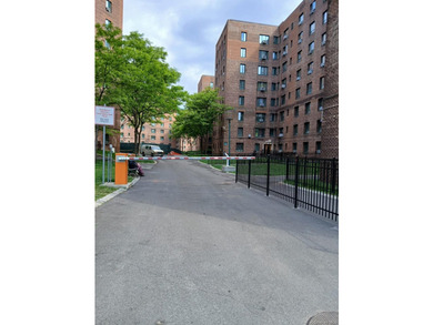 A beautiful one bedroom Condo In Parkchester well maintained - photo 1