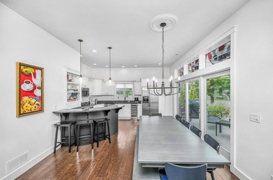 Immaculate, 5 BD 3.5 BA 3,022-sq-ft like-new contemporary in - photo 13