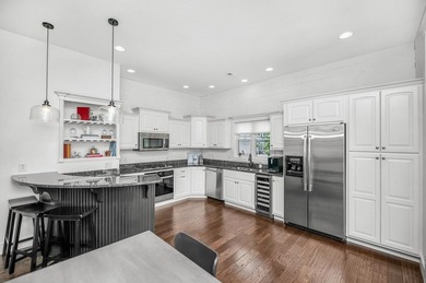 Immaculate, 5 BD 3.5 BA 3,022-sq-ft like-new contemporary in - photo 14