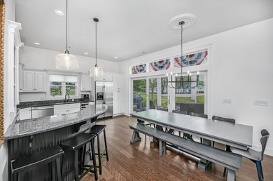 Immaculate, 5 BD 3.5 BA 3,022-sq-ft like-new contemporary in - photo 15