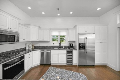Immaculate, 5 BD 3.5 BA 3,022-sq-ft like-new contemporary in - photo 16
