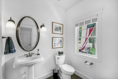 Immaculate, 5 BD 3.5 BA 3,022-sq-ft like-new contemporary in - photo 22