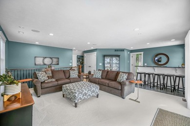 Immaculate, 5 BD 3.5 BA 3,022-sq-ft like-new contemporary in - photo 25
