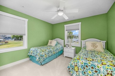 Immaculate, 5 BD 3.5 BA 3,022-sq-ft like-new contemporary in - photo 27