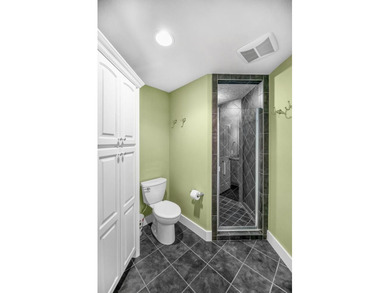Immaculate, 5 BD 3.5 BA 3,022-sq-ft like-new contemporary in - photo 29