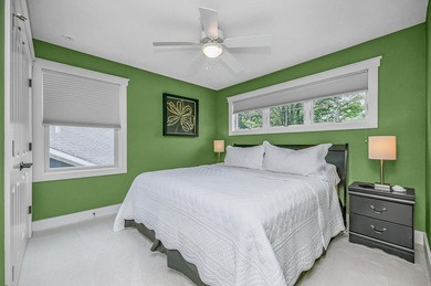 Immaculate, 5 BD 3.5 BA 3,022-sq-ft like-new contemporary in - photo 33