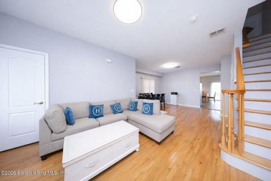 Built in 2005 this one family Colonial features spacious - photo 6