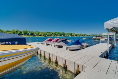 Immaculate, 5 BD 3.5 BA 3,022-sq-ft like-new contemporary in - photo 47