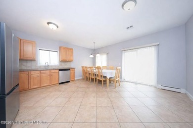 Built in 2005 this one family Colonial features spacious - photo 9