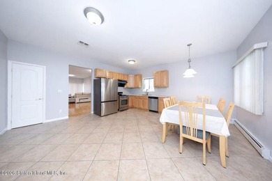 Built in 2005 this one family Colonial features spacious - photo 10