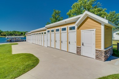 Immaculate, 5 BD 3.5 BA 3,022-sq-ft like-new contemporary in - photo 52