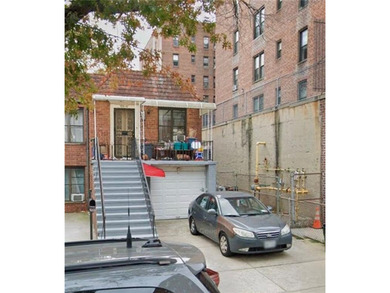 Lovely semi-attached two-family brick home with a built-in - photo 2