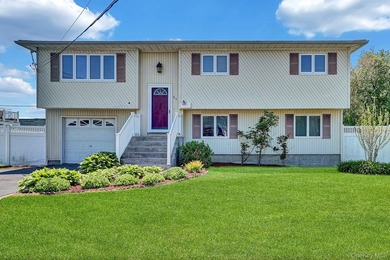 Wide-Line High Ranch featuring 4-5 bedrooms, 2 Full Baths, a Den - photo 2