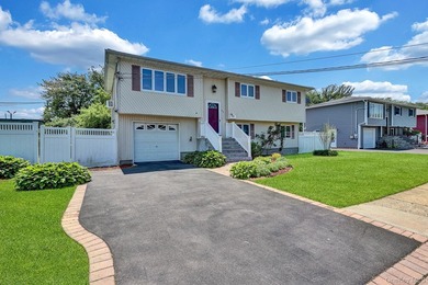 Wide-Line High Ranch featuring 4-5 bedrooms, 2 Full Baths, a Den - photo 5