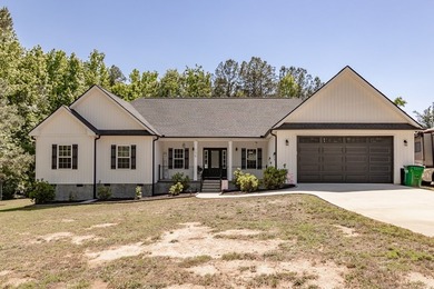 Beautiful newer home with an open floor plan featuring 4 - photo 1