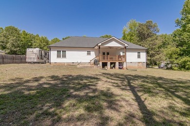 Beautiful newer home with an open floor plan featuring 4 - photo 2