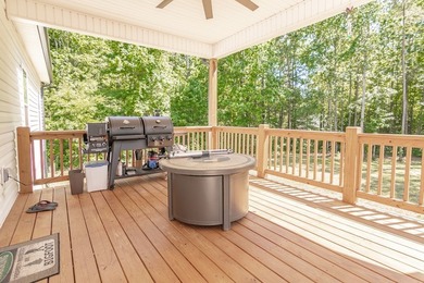 Beautiful newer home with an open floor plan featuring 4 - photo 3