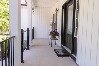Beautiful newer home with an open floor plan featuring 4 - photo 6