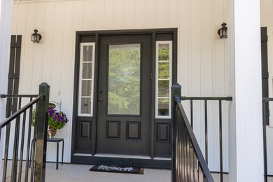 Beautiful newer home with an open floor plan featuring 4 - photo 7
