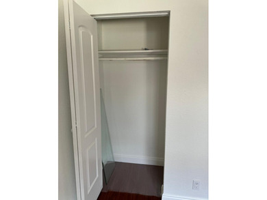 ''AS IS AS SALE'' Beautiful 3-bedroom, 1.5-bathroom townhouse - photo 17