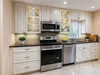 Enter into luxury with this elegant brick ranch, perfectly - photo 10