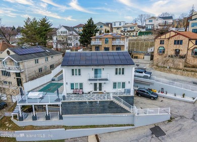 Welcome to 4 Sophia Lane - minutes from the Verrazano Bridge - photo 1