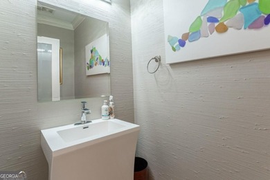 Exquisitely renovated 4BR/3.5BA home with bonus room in Reynolds - photo 20