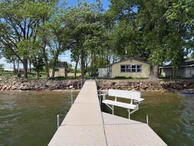 Turn-key cabin on Enemy Swim Lake! Freshly renovated, fully - photo 1