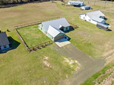 Welcome to your like-new 2023-built home! This pristine - photo 25