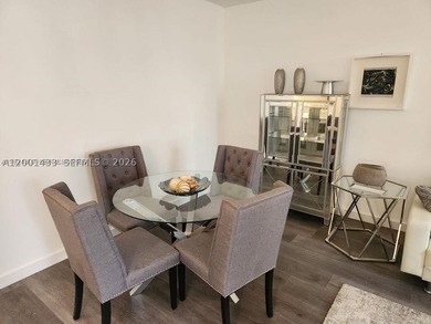 Remodeled 2 bed 2-bedroom/2 bathroom condo in prestigious - photo 8