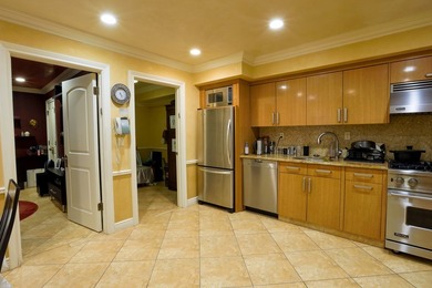 2555 West Street, Brooklyn, NY - Luxury 6-Bedroom Home with - photo 41