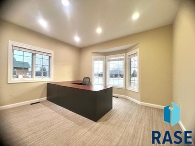 Prime executive office opportunity overlooking the 18th green in - photo 2