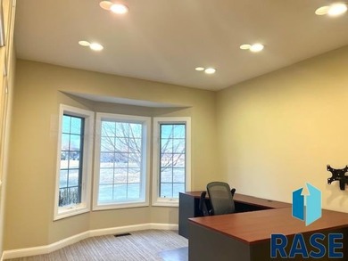 Prime executive office opportunity overlooking the 18th green in - photo 7