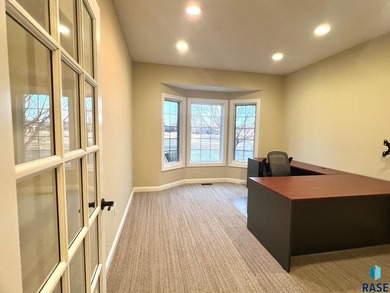 Prime executive office opportunity overlooking the 18th green in - photo 8