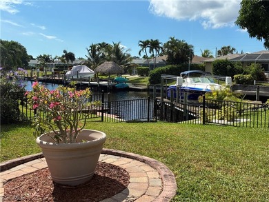 House with View of Canal, Pool & Private Lounge Area For - photo 3