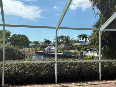 House with View of Canal, Pool & Private Lounge Area For - photo 8