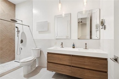 Welcome to this beautifully maintained, newer construction home - photo 11